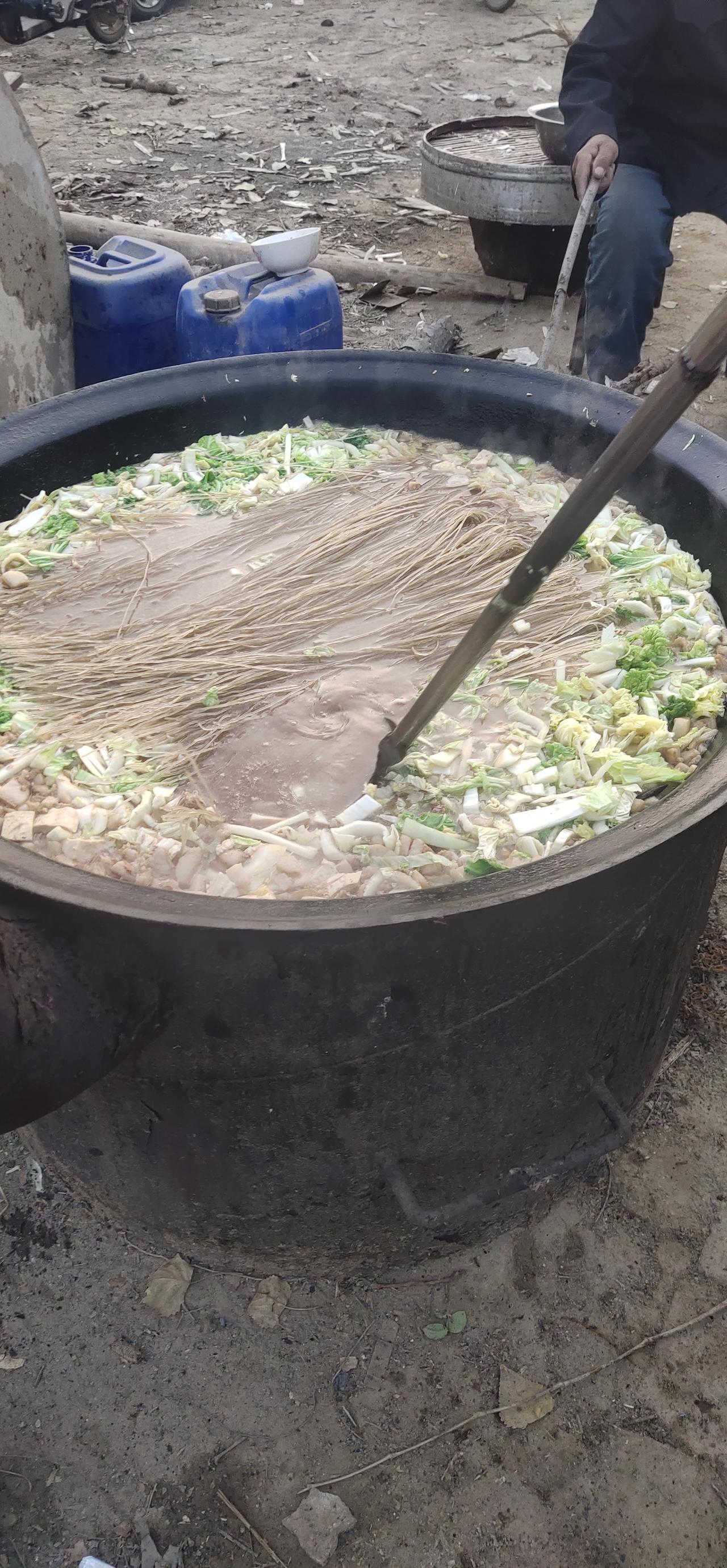 隔着一条马路的前邻大嫂子昨天“没有了”，也就是七十多点。许多年以前身体就一直不好