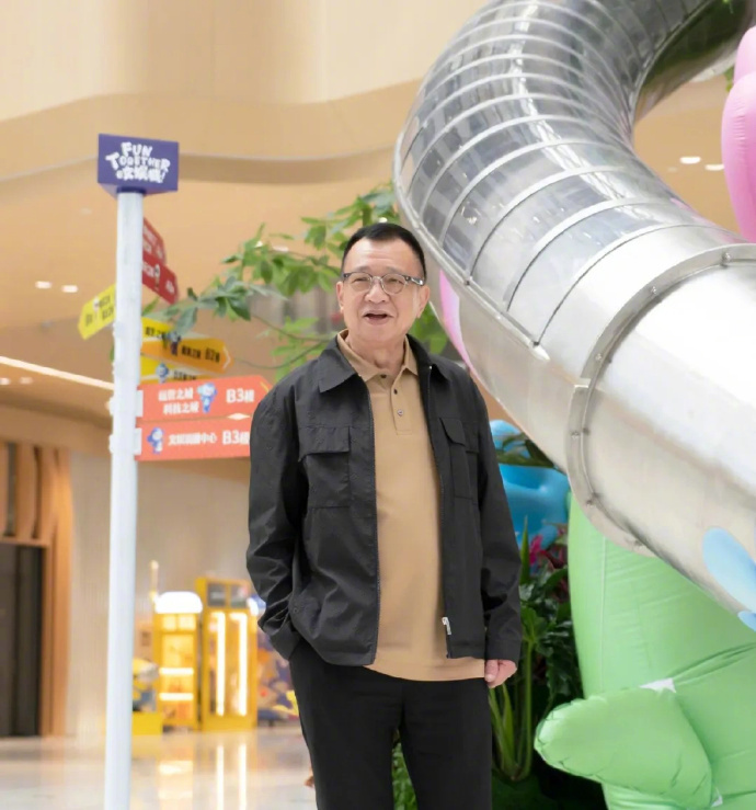 【#许绍雄逝世享年76岁#】 #欢喜哥许绍雄逝世#​​​​资深艺人许绍雄因癌症致