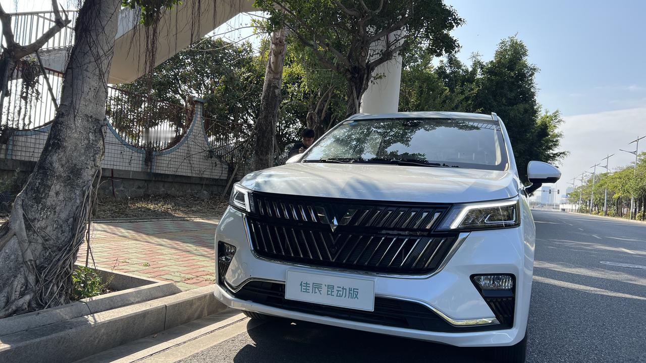 动力方面，这台车我们从拿车开始。仪表里程显示3020km，等到还车的时候，车表显