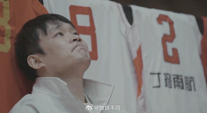 丁彦雨航退役  曾经“经十路的神”宣布退役了。见证过巅峰时的小丁有多强，不仅是那