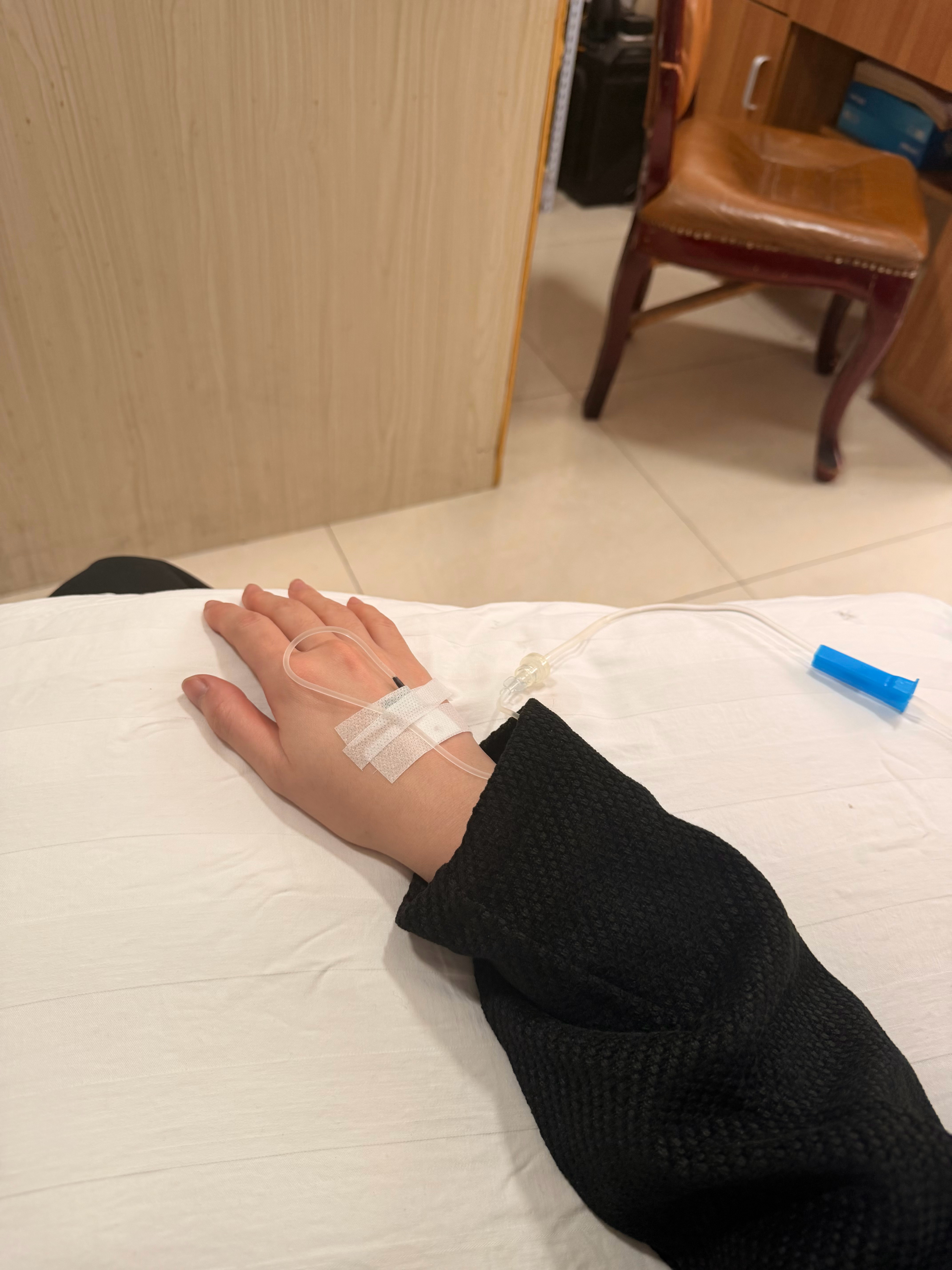 这两天到周末得更新得慢一点…来西藏第二天感冒了… 现在在小诊所打点滴 