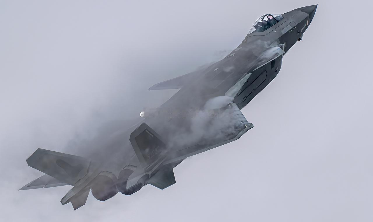 飞天小妞marica[超话] 朦胧也是一种美[月亮]