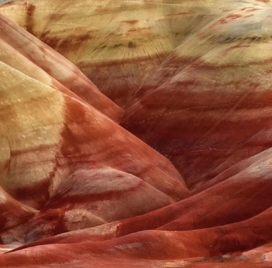 俄勒冈油彩谷的夕阳颂Painted Hills



在遥远的俄勒冈州，有一片被