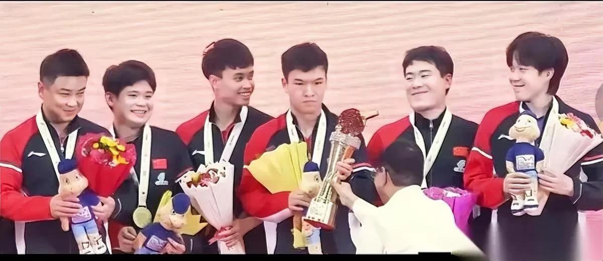 国乒亚锦赛又搞大动作！

C位居然让给冷门选手？

昨晚亚锦赛收官战，国乒豪取2