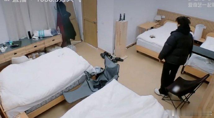 何浩楠破碎小狗 2 号房现在是何浩楠的 ' 寂静岭 '，建议改名《种地吧之消失的