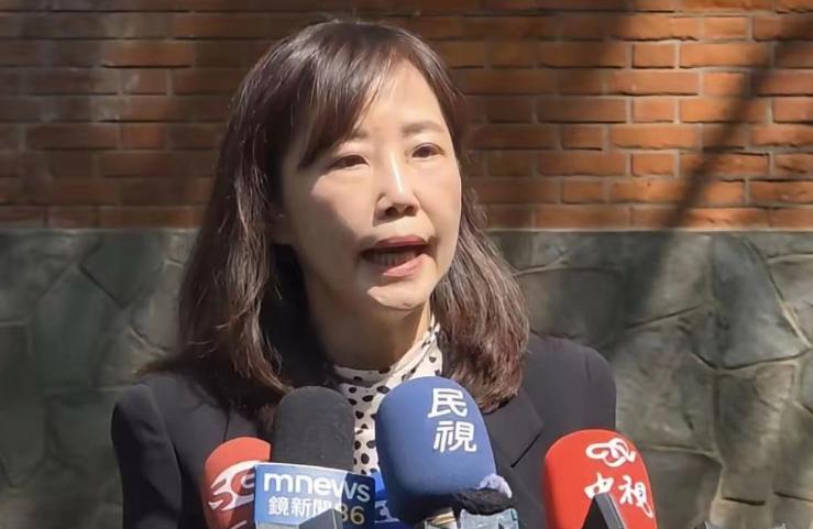 郑丽文赢麻了？一个尹乃菁胜过“千军万马”，对民进党是“兵来将挡，水来土掩”！一句