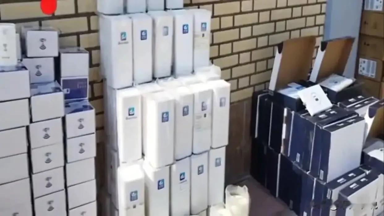 伊朗缴获大量“星链”地面设备
马斯克在刚刚发射“星链”的时候声称“星链”是为全人