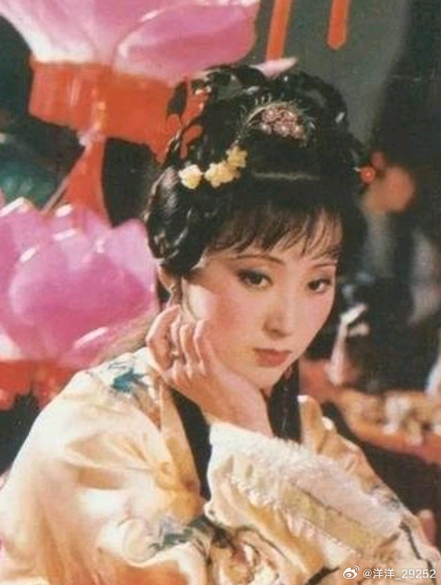 洋洋高锐～落红满径、吗◎透窗……而望八月好美◎翠绿世界落红满径◎还有远山还有晨曦