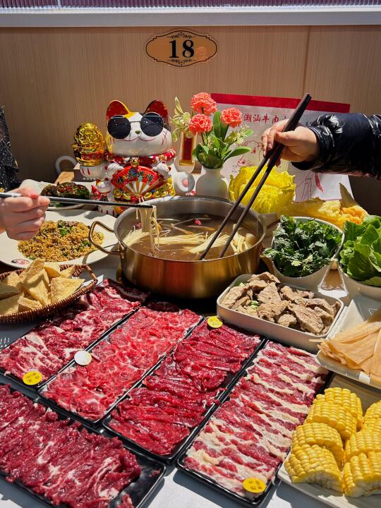 在汉口ICC这家店吃牛肉火锅，真的好过瘾啊