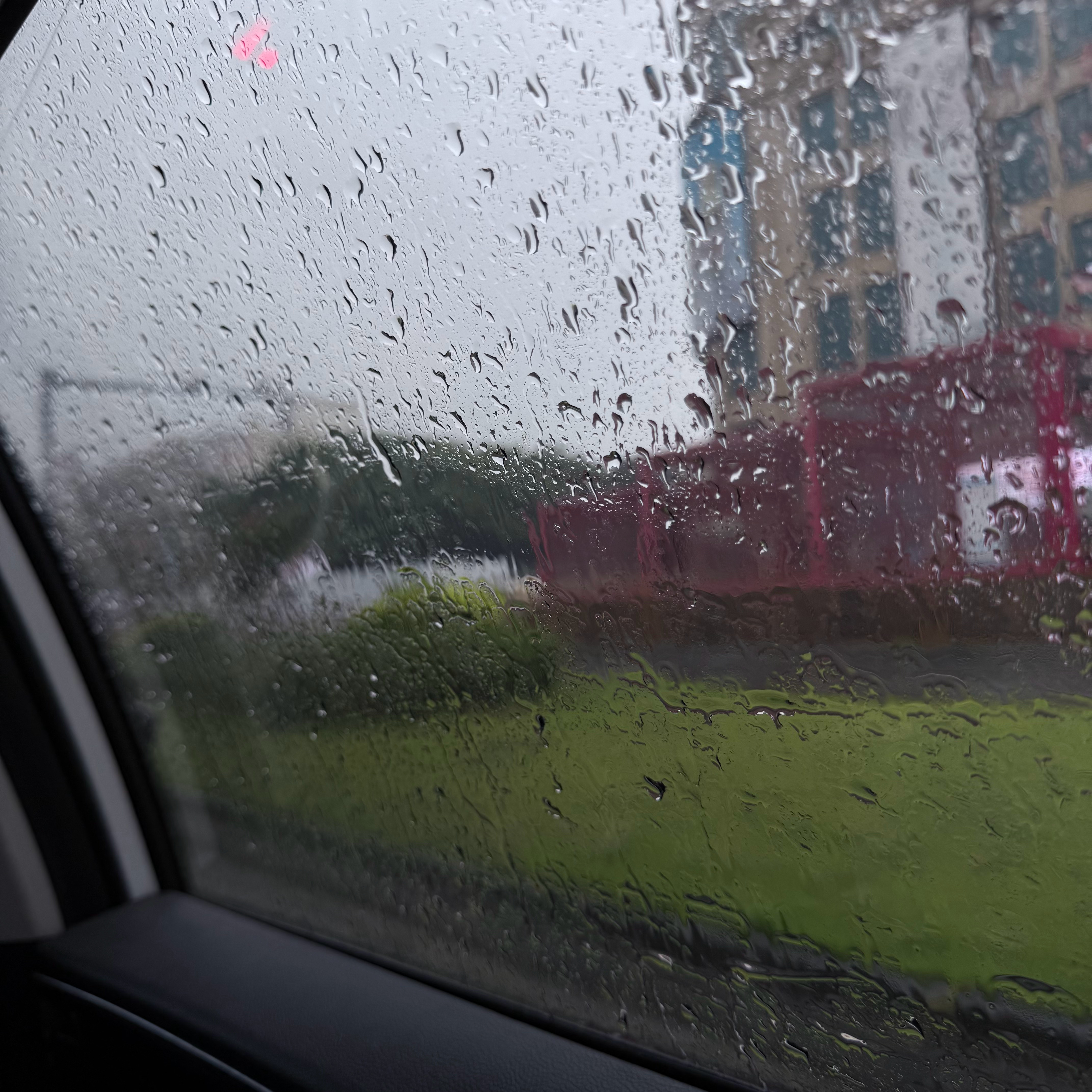 去见梦妍的路上又又又下雨了[泪] ​​​