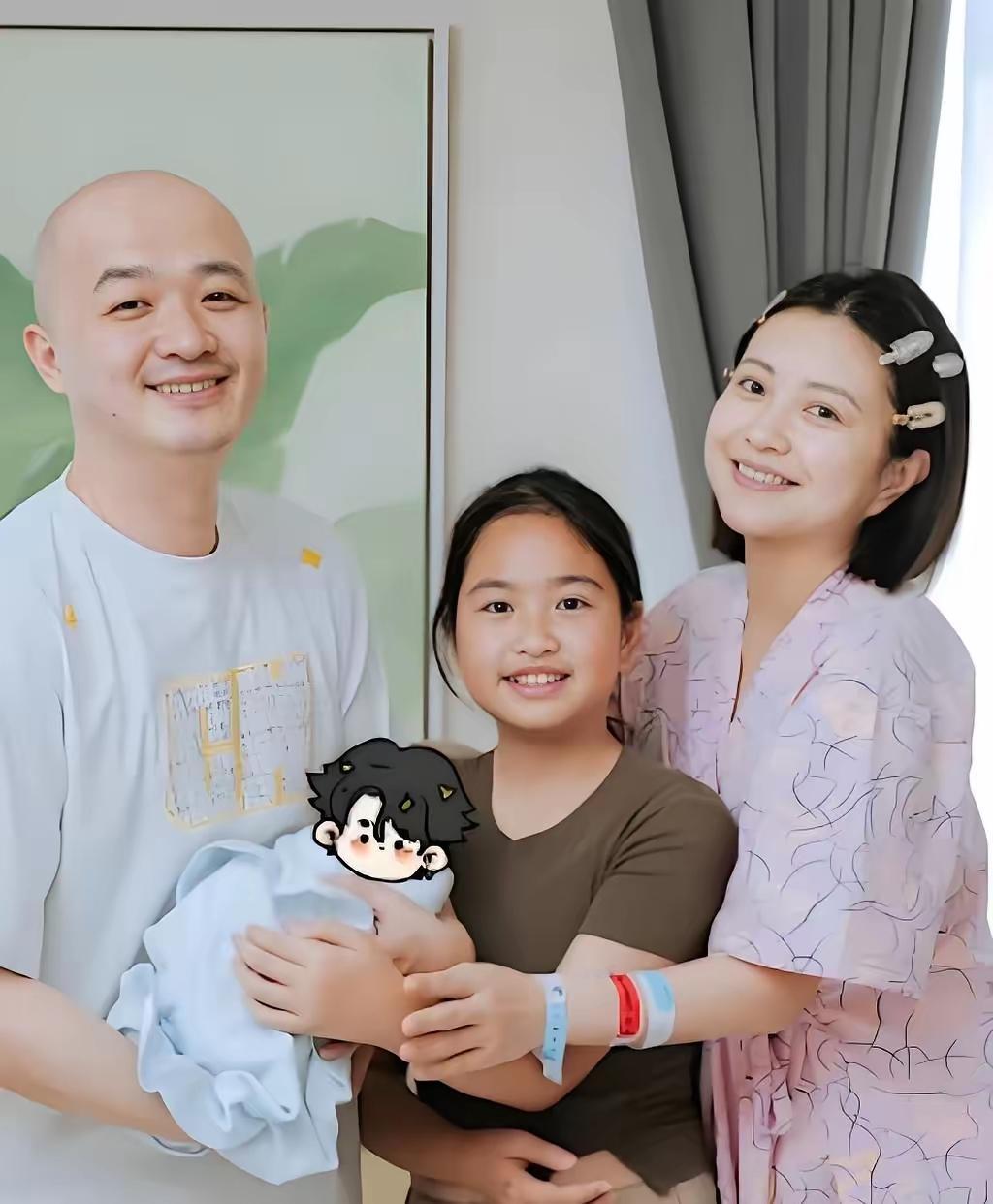 全网很多人都在心疼包文婧，真正戳人心的，不只是二胎生育带来的身体煎熬。

大家很