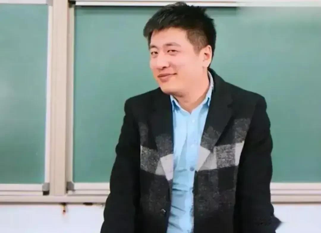 大学文科应该新增一个专业“高考志愿填报”[泪奔]毕业后肯定工作好找。诺大的市场，