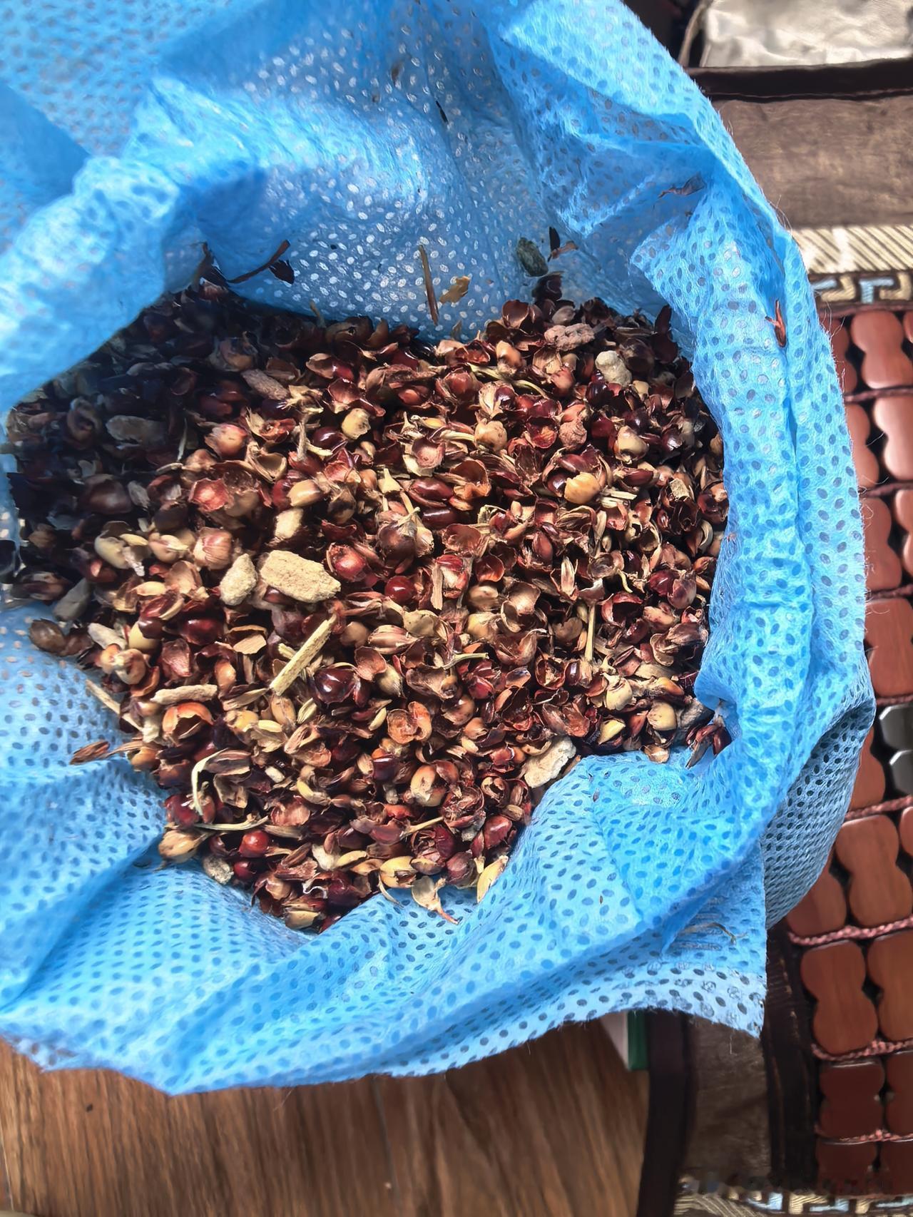 这是茶叶梗茉莉花，是我不认识吗，还是商家当我们是傻子
