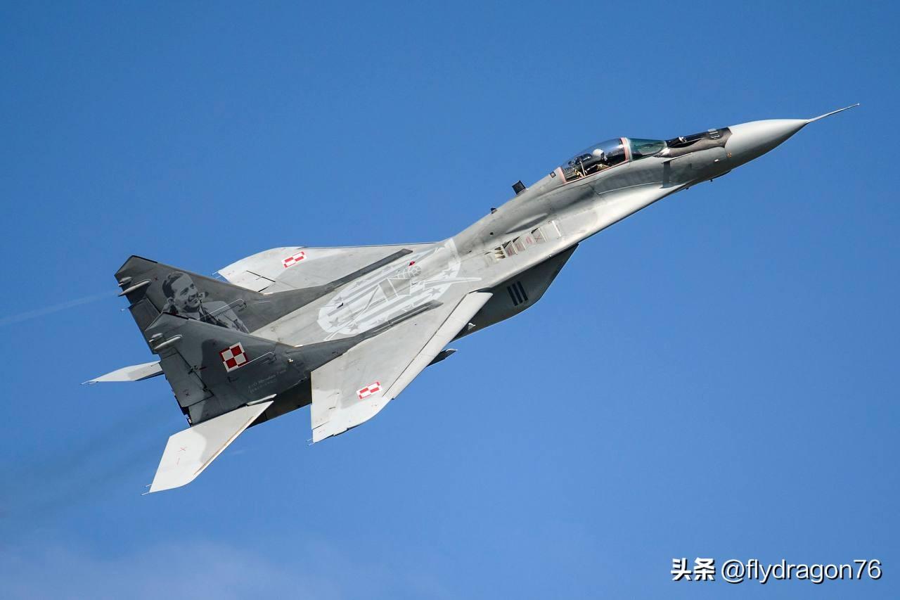 ✈️🇵🇱 🇺🇦 波兰计划向乌克兰移交四架退役的米格-29战机

乌克兰驻