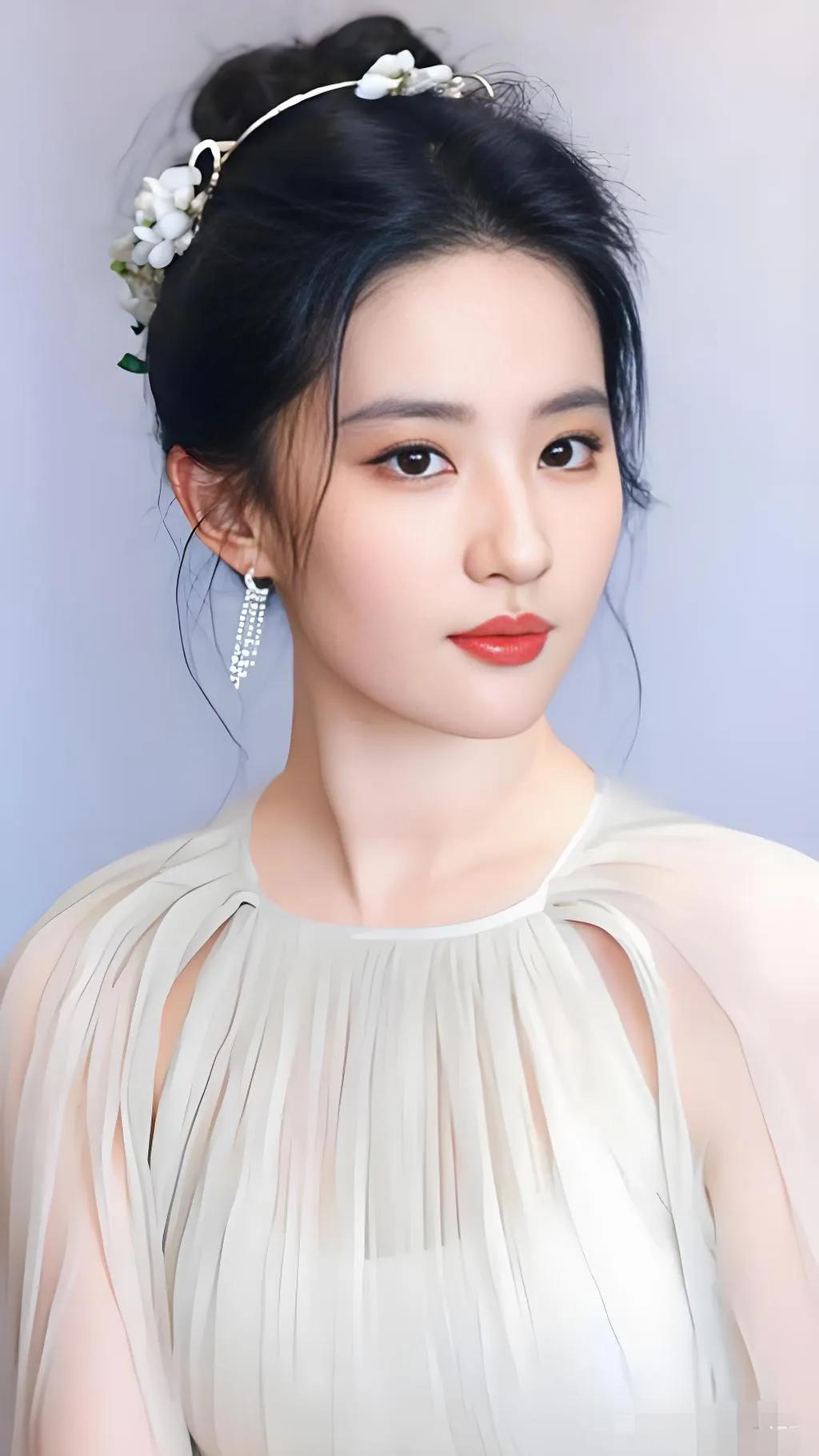 刘亦菲不结婚，关你什么事？

说白了就三点：钱够花，戏够拍，猫够撸。人家早活明白