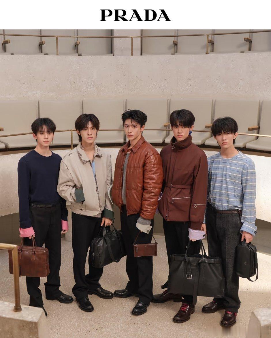 登陆少年团出镜Prada七夕环形回响大片🍃 