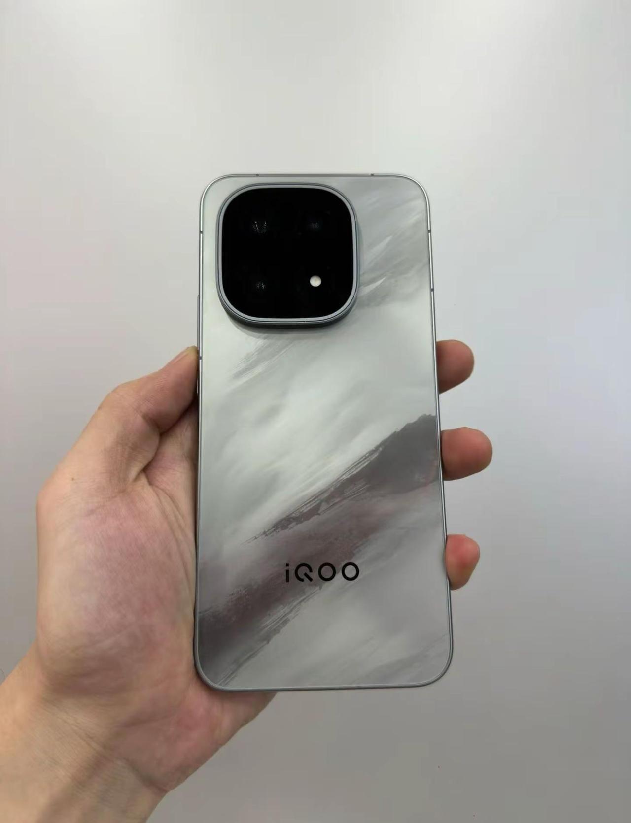 水墨画外观？iQOO 15 12+256G 凌云 全原靓机 在保27.5.13 