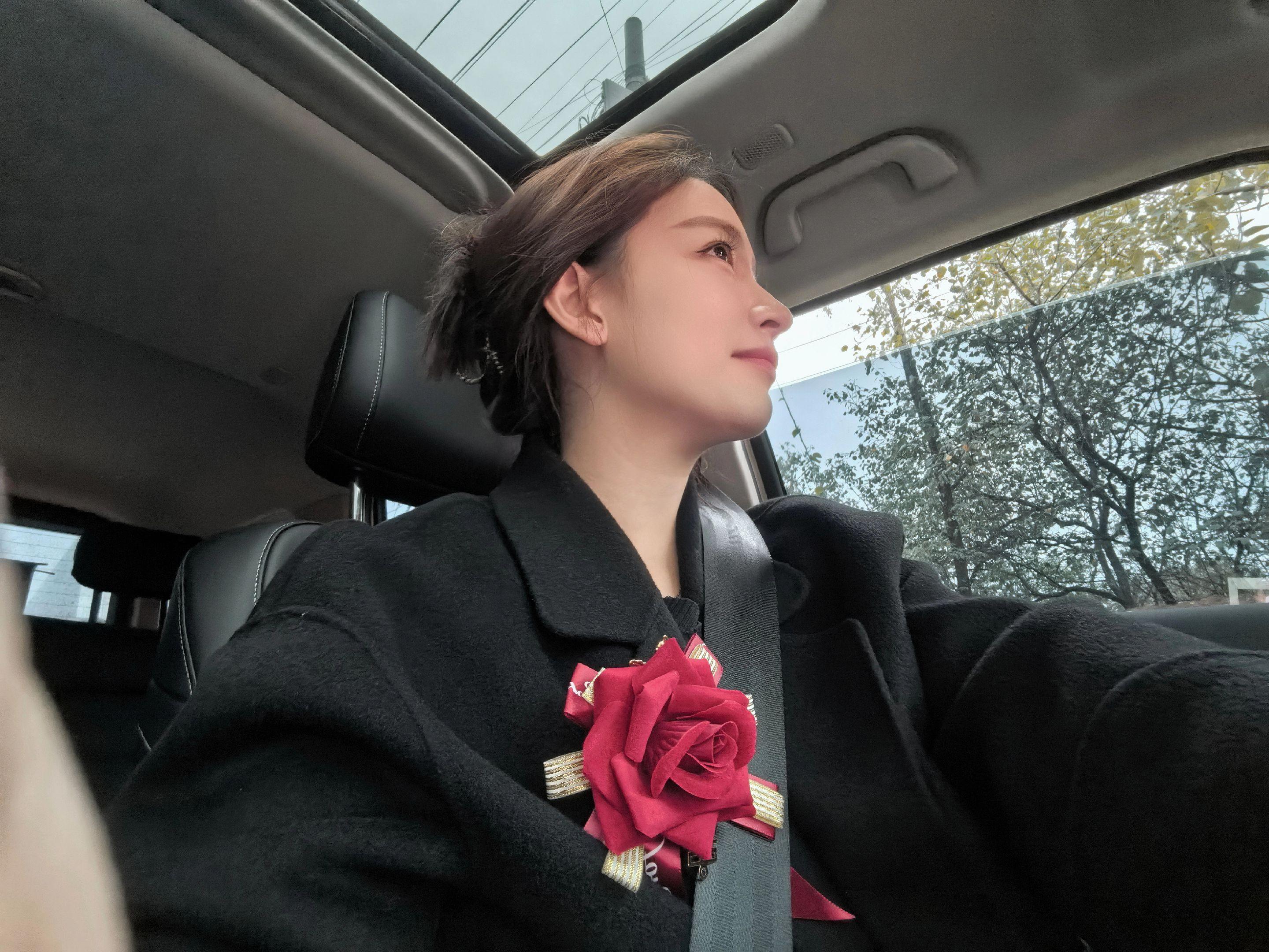 这个 bgm 有一种很明媚的疯感