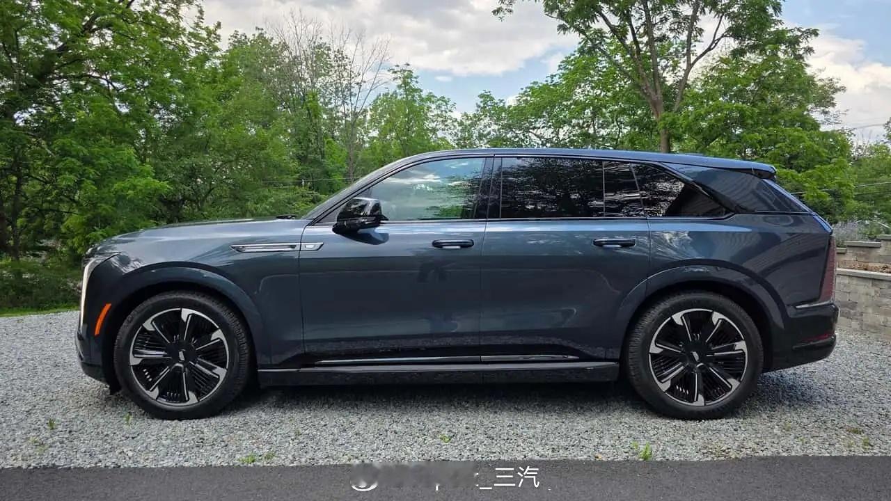 比例 这就是我最喜欢的侧面比例：Escalade IQ 只可惜这是一个带200度