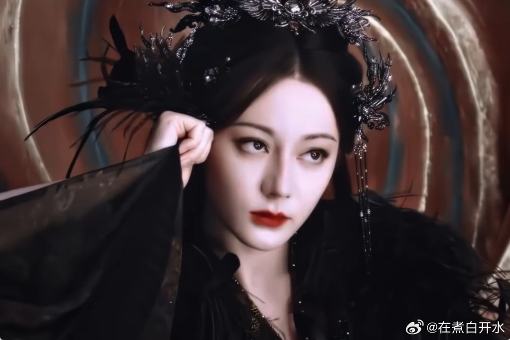 迪丽热巴迪丽热巴新剧看垃圾的眼神谁懂迪丽热巴这看垃圾的眼神 迪丽热巴在《白日提灯