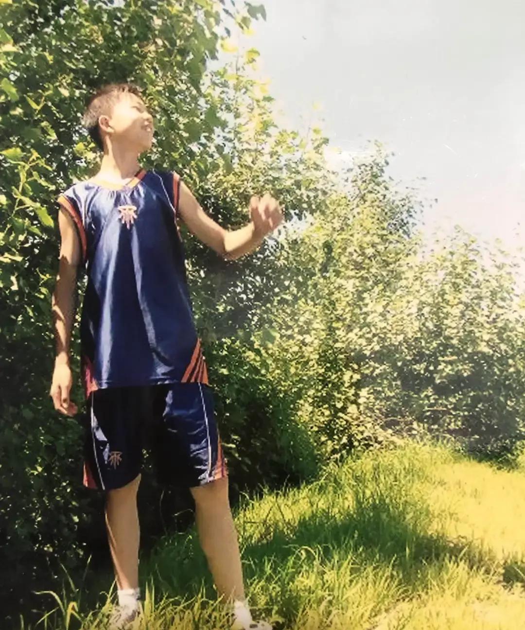 儿子一早把安全座椅装好，跑来问我要不要一起回老家。

我摆手：你带娃练练手，我这