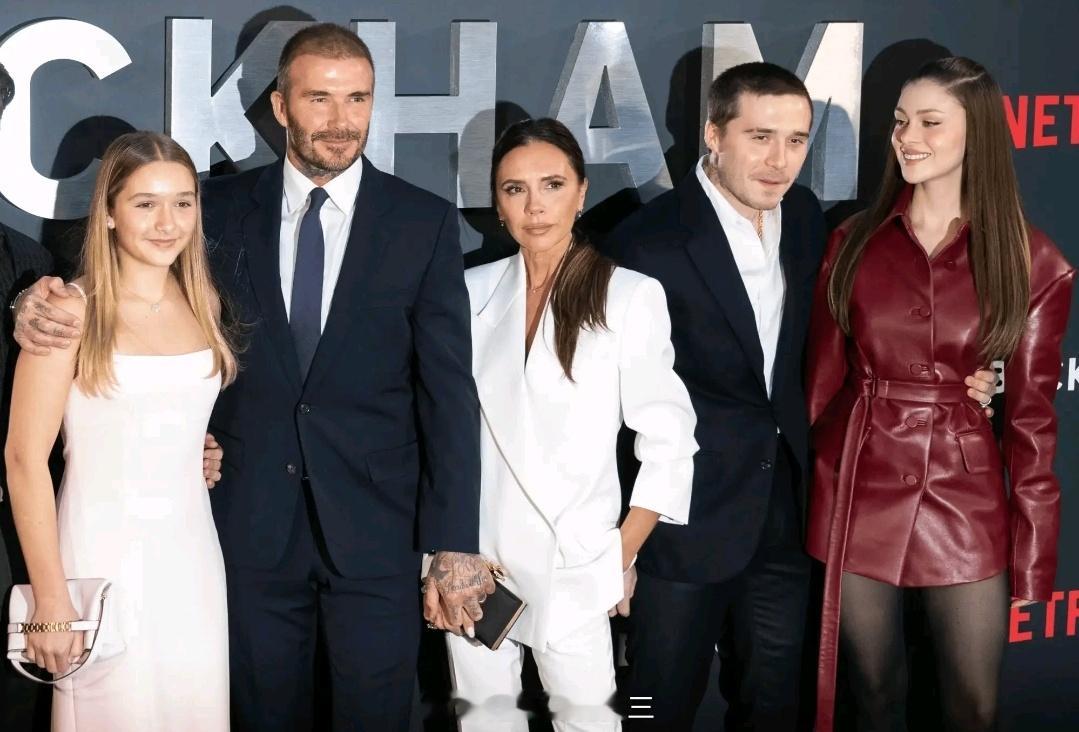 他父母几乎支持了他所有想干的，结果他自己一事无成。吃到软饭了觉得自己站起来了贝克