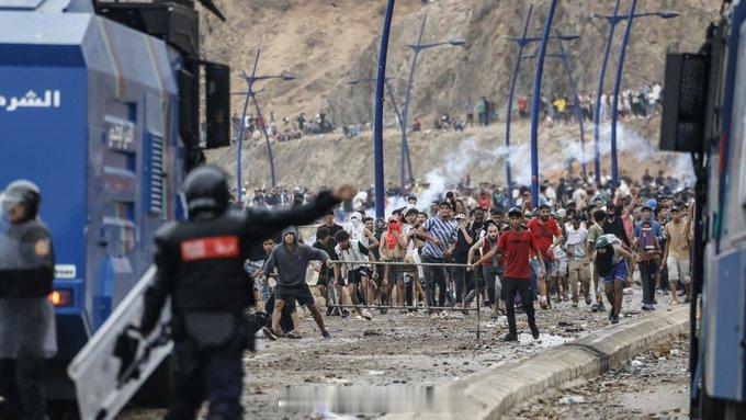 海外新鲜事西班牙非法移民危机 摩洛哥证实：休达大规模越境事件背后存在网络虚假信息