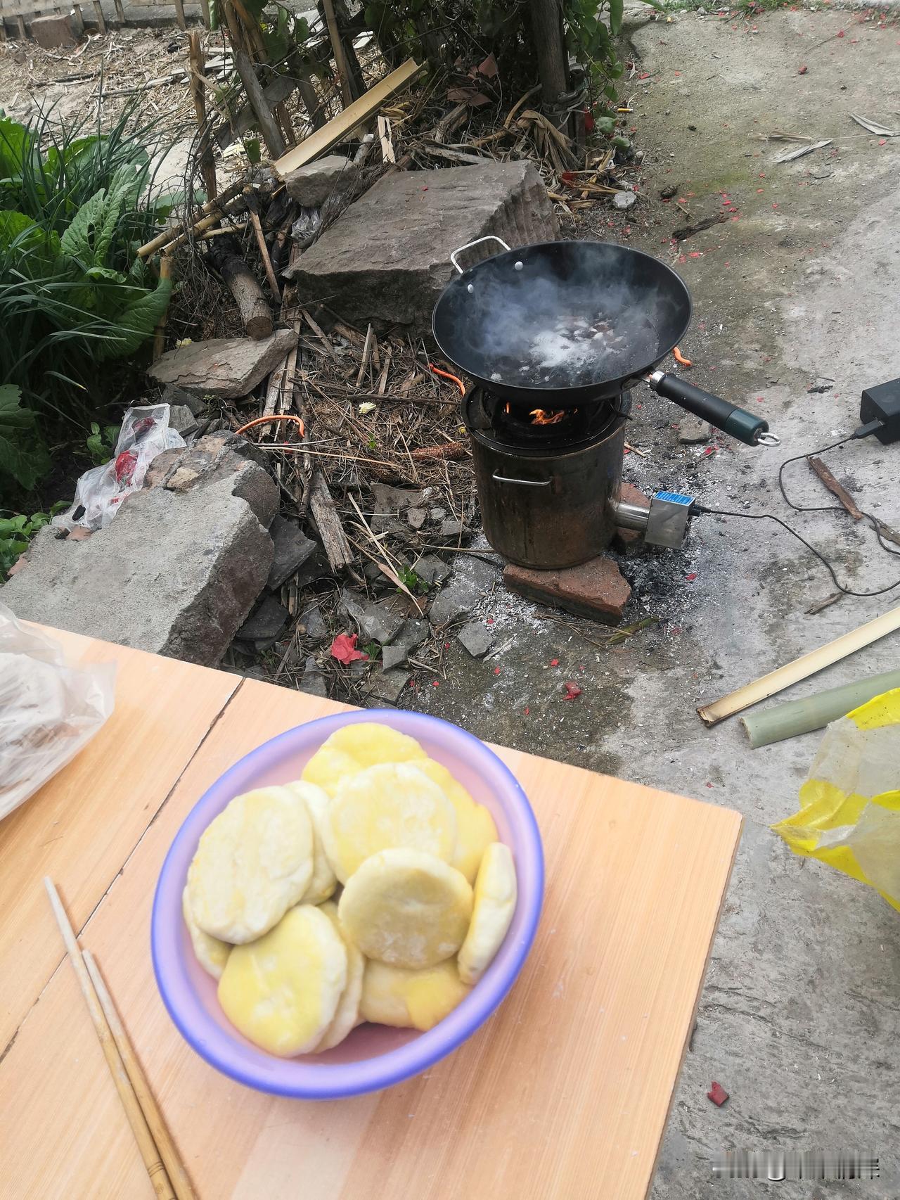热爱生活，记录美好生活人间烟火气今年的初春又到了，春节的时候，一家人围坐在一起谈
