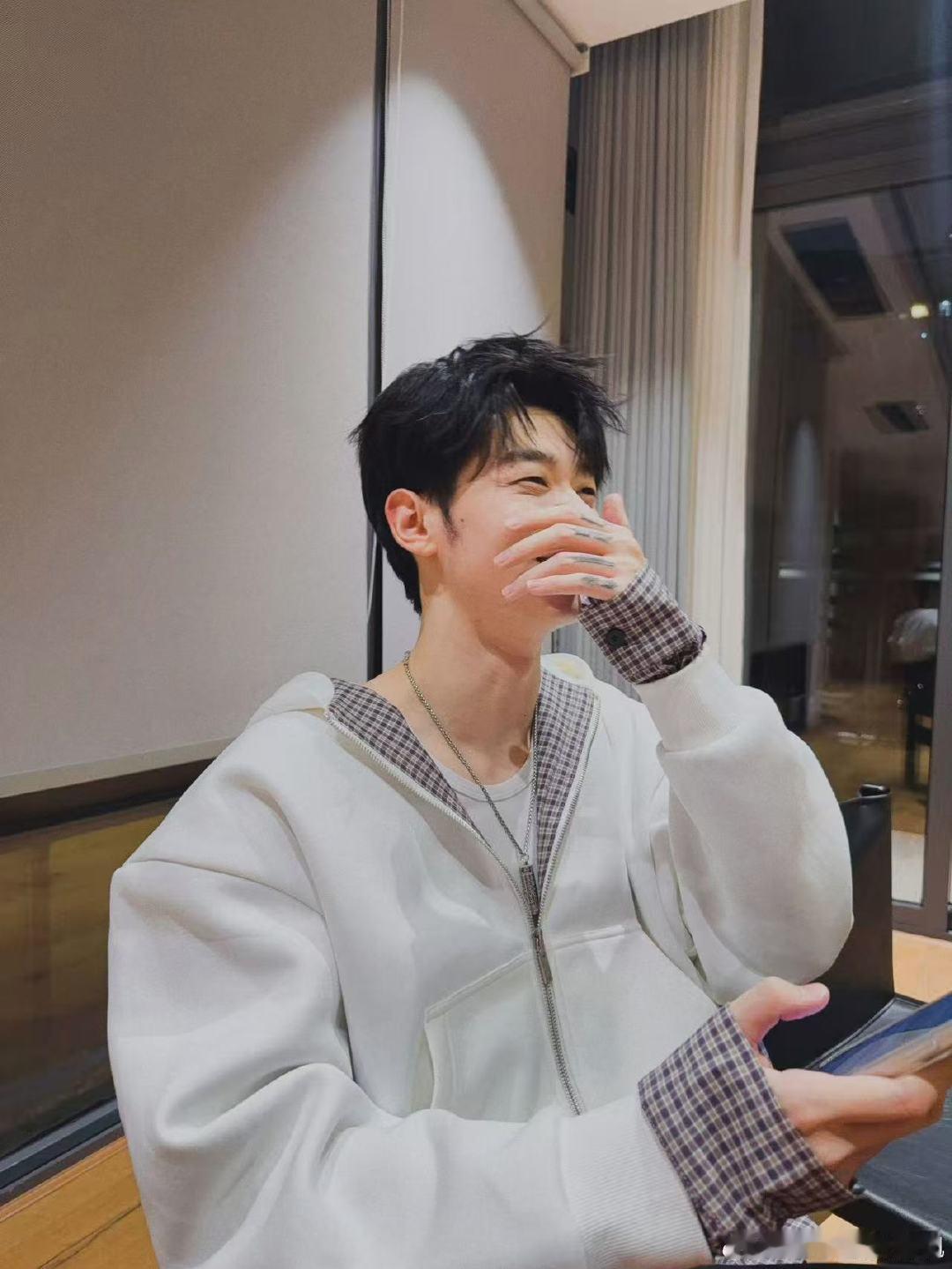 20亿播放量选手回应歌比人红 声鸣远扬训练室声鸣远扬高旭太会说了！20 亿播放量