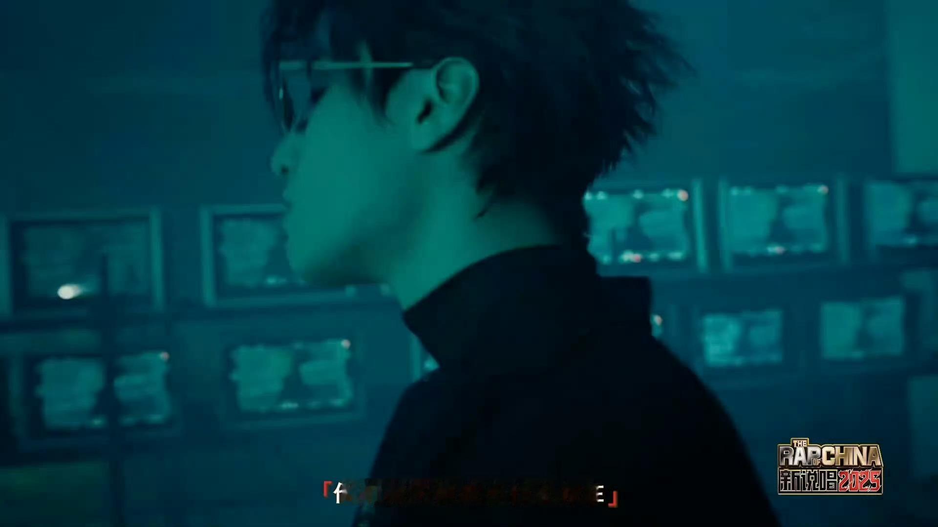 严浩翔黑金look“他们不懂我为什么存在 我存在的意义是通杀” ​​​