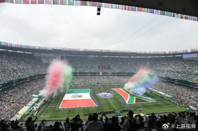 #世界杯门将拖延要给对手角球# 【从“捂嘴吃红”到“补水时间”：美加墨世界杯，正