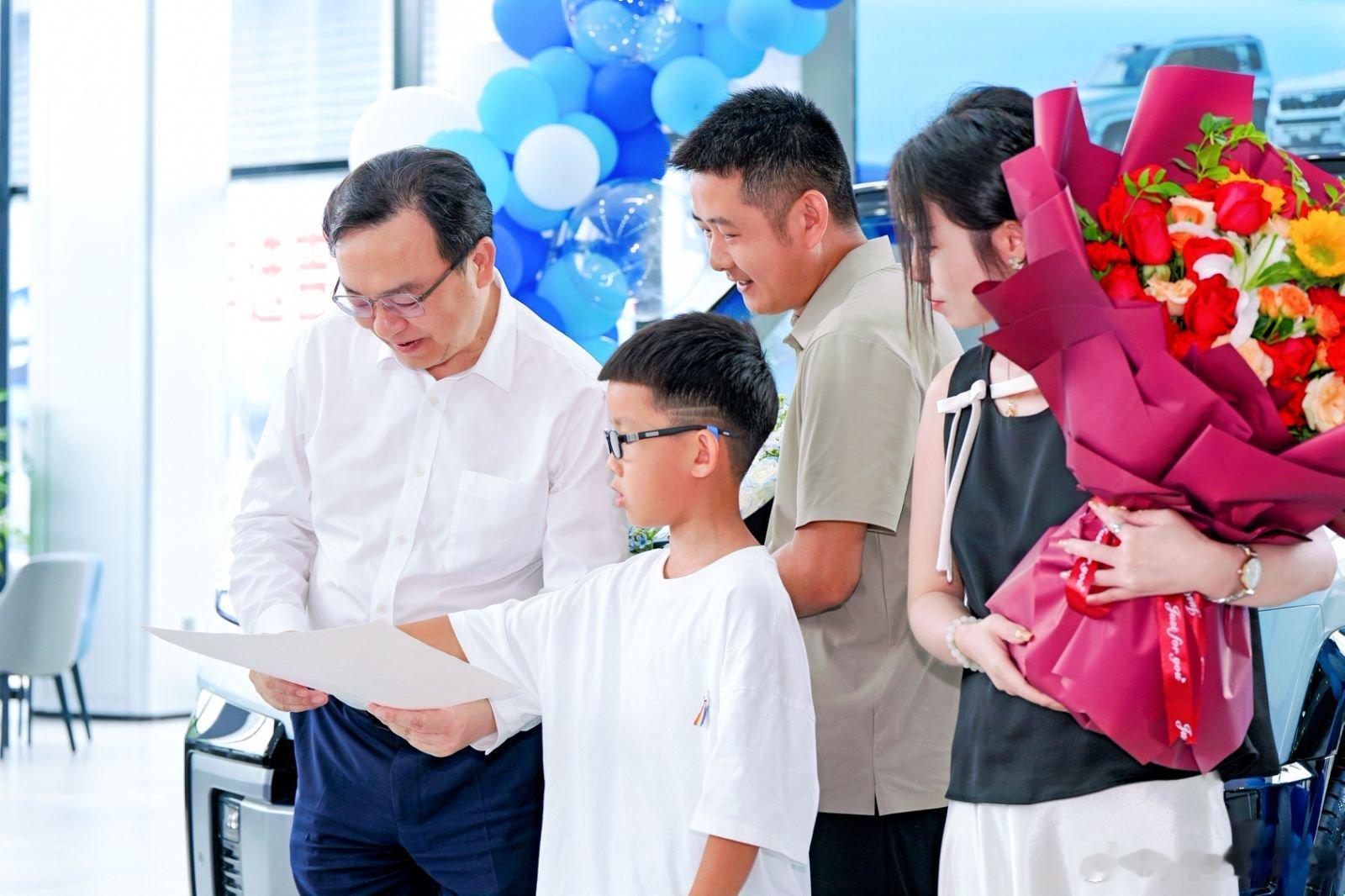 8月22日至25日，比亚迪集团董事长兼总裁王传福亲自率领高管团队奔赴河南、湖北两