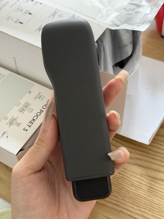 大疆pocket3的保护壳是深灰色的吗