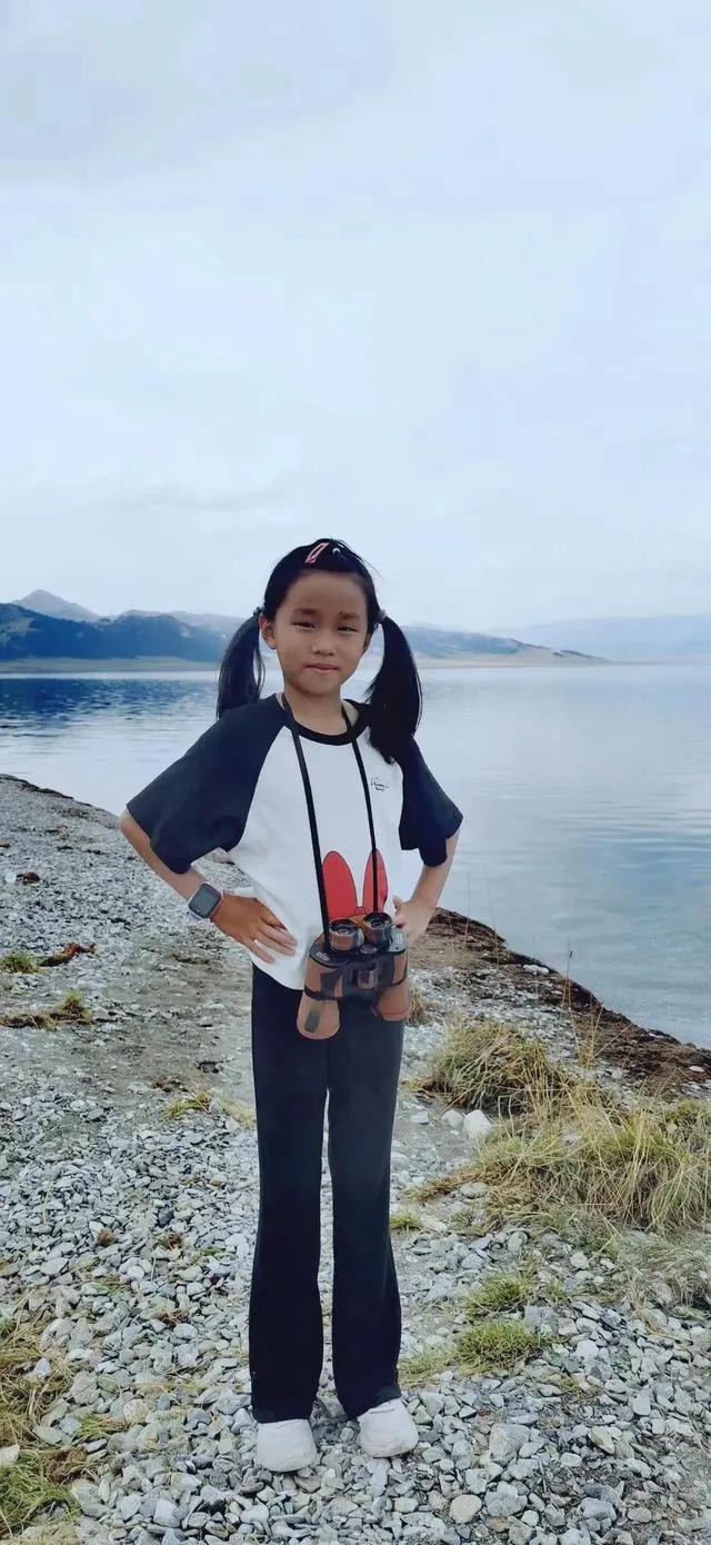 #看看你们家孩子#这是我们家侄女妞妞的照片。这是去年（2023.8）去新疆时在赛