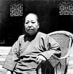 [太阳]1918年，他任湖南督军时，看上了曾国藩的曾孙女--美貌聪慧的曾宝荪，就