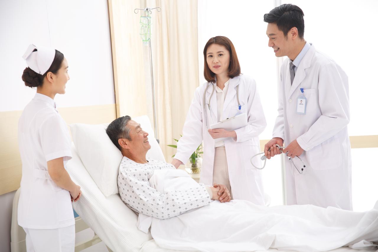 血透 vs 腹透：各有哪些优缺点？怎么选才适合自己？
很多肾病患者走到透析阶段，