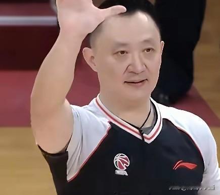 国家裁判界要大地震了吗？cba名哨阎军和杨宏峰被取消国际裁判员资格了。
这个消息