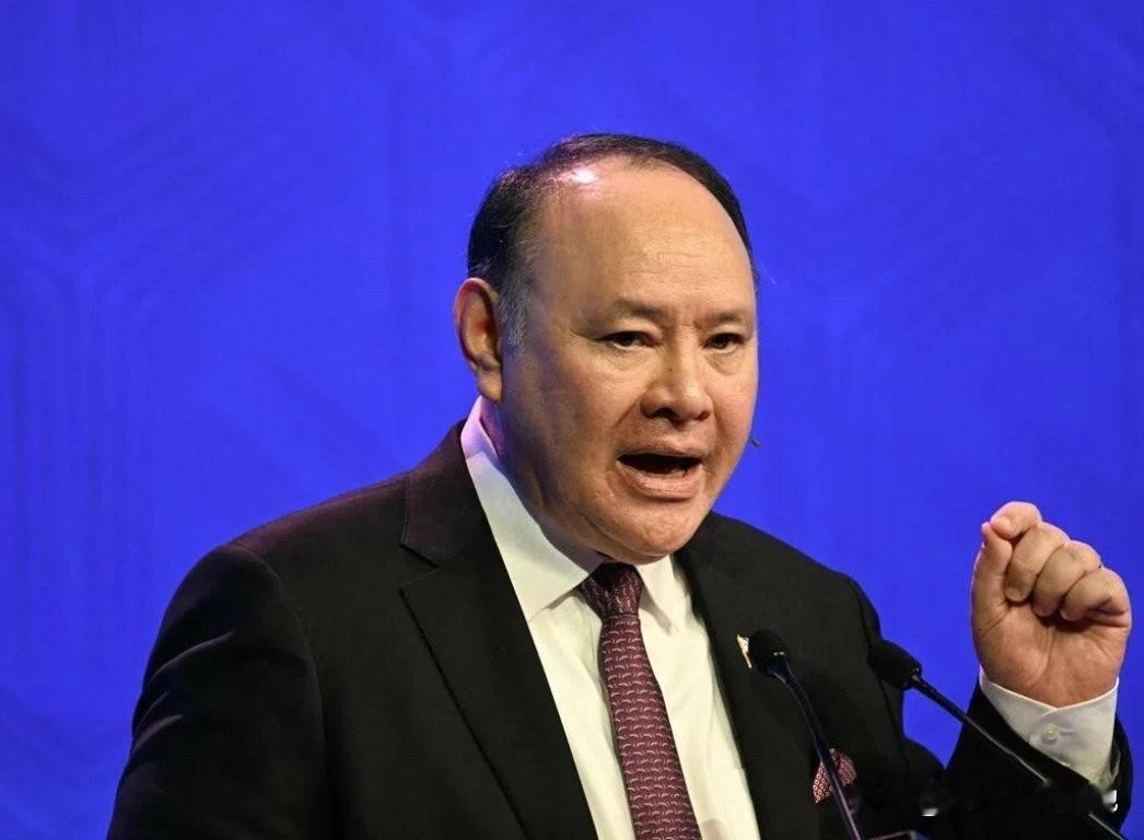 菲律宾国防部长特奥多罗又口出狂言，说“一个中国是由我们定义的，而不是他们（中国）