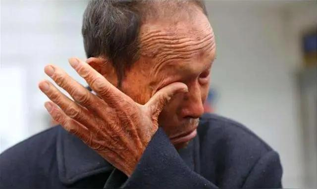 爷爷花38万住ICU全靠医保兜底，打工人生病没钱治怎么办，普通人如何避坑保命！