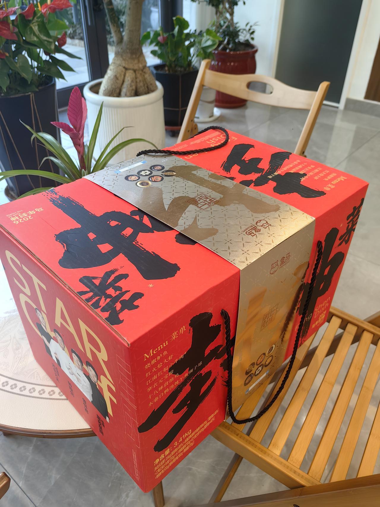 年夜饭解放运动：388元买断的春节自由

除夕夜，朋友圈里正在上演一场盛大的厨艺