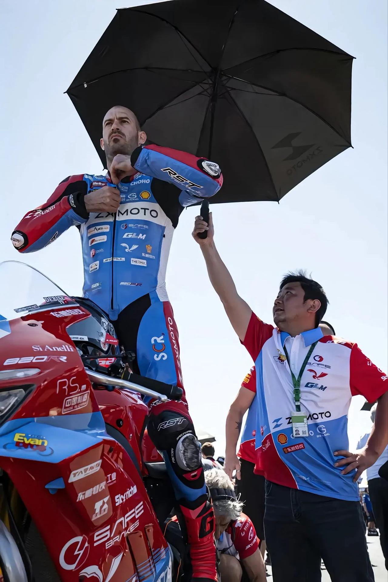 一辆不被看好的车，一名被前车队抛弃的车手！ 爽剧剧情照进了现实，牛逼！
2026