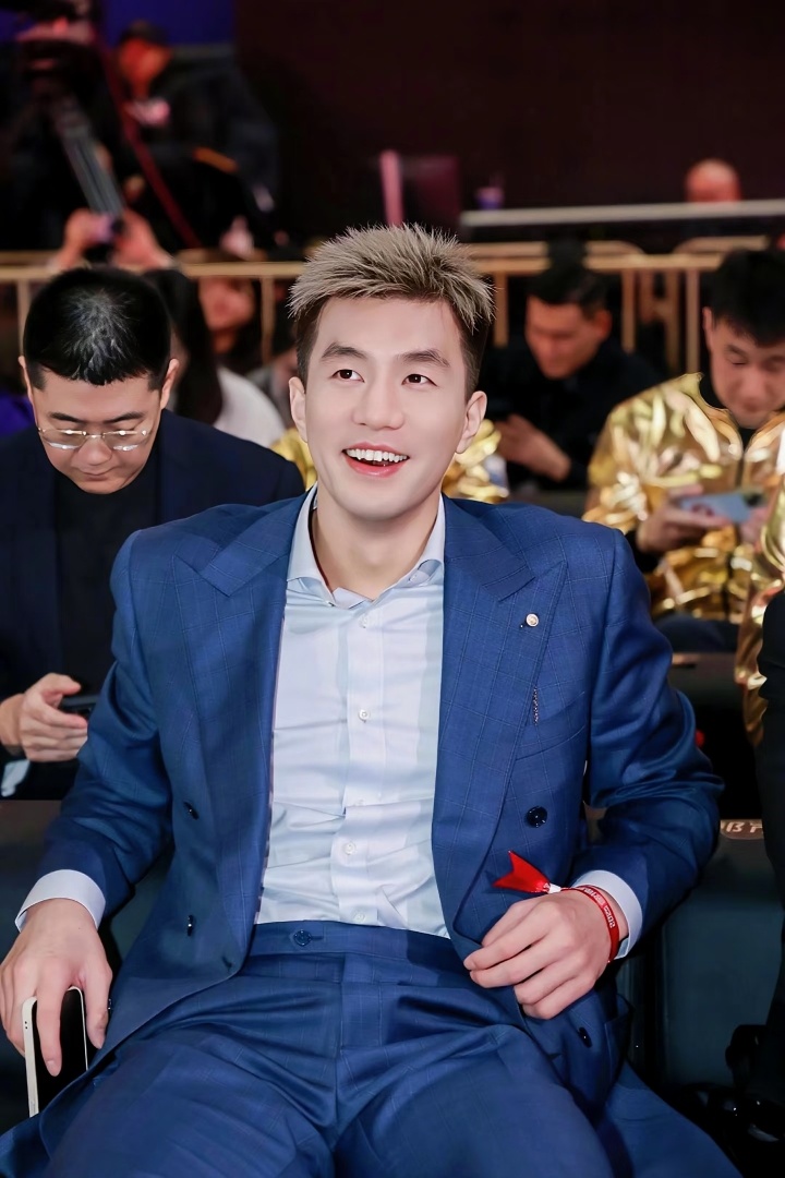 郭艾伦否认被骗啊？昨天热搜挂了大半天呢，那是新闻媒体造谣传谣吗…… 