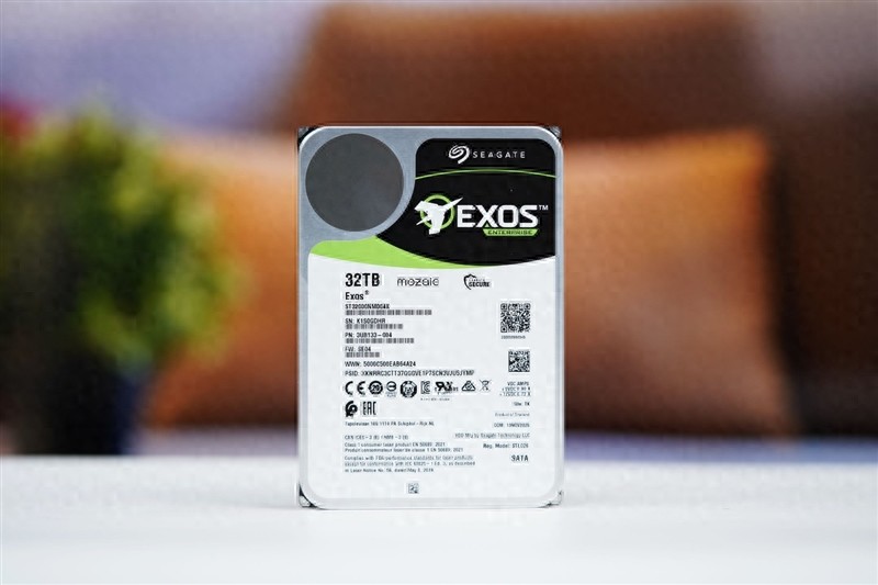 希捷銀河Exos 32TB評測：機械硬盤巔峰！容量速度可靠性都無可挑剔