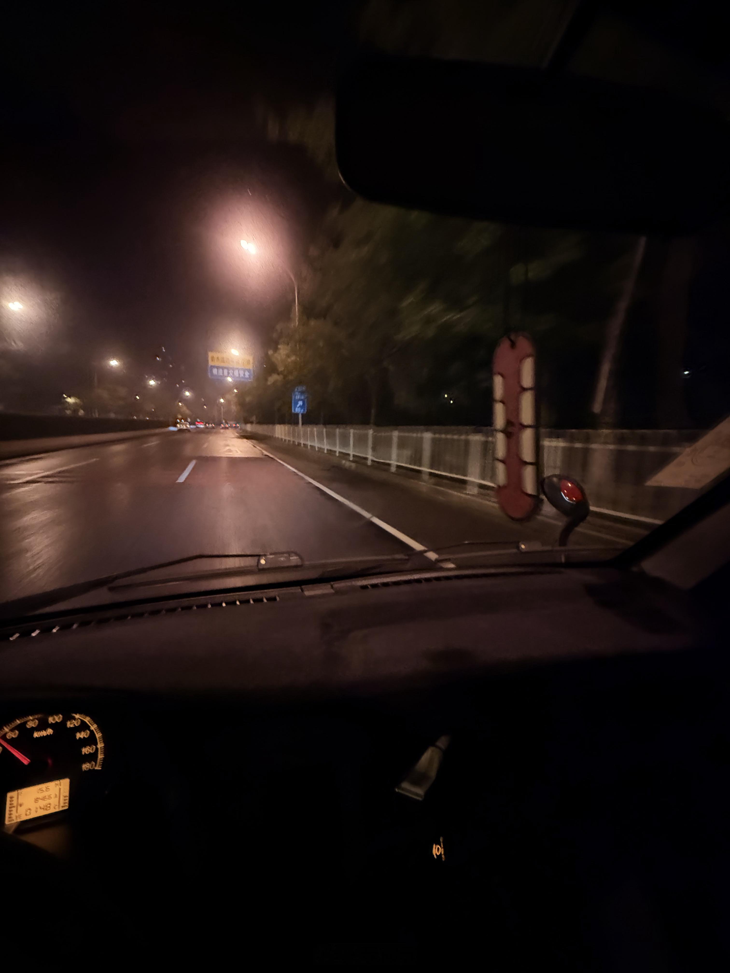 几个小时前我就坐在这个路边等拖车[doge] ​​​