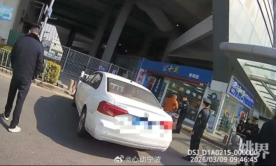 余姚一黑车当场被查罚款5000元 3月9日上午，余姚交通执法人员与公安民警在高铁