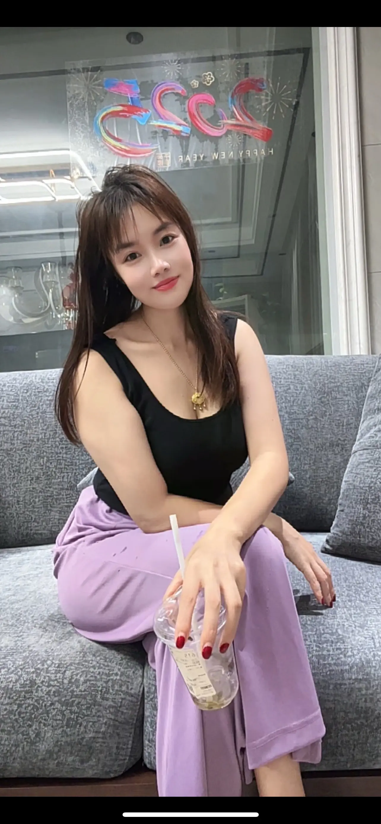 终有一天，你会静下心来像个局外人一样，回首自己的故事，然后笑着摇摇头...