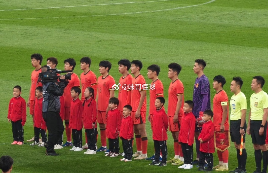 u23国足vs泰国u23陈泽仕一次策动，一个助攻，踢得真不错，很有灵气的中场球员