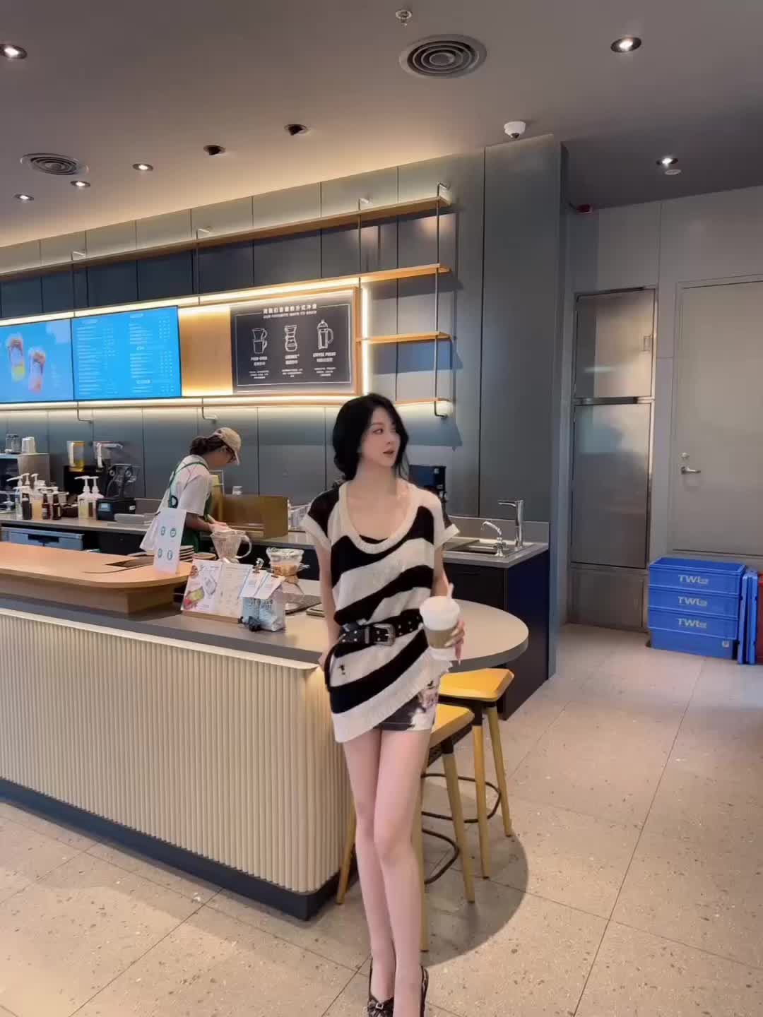 你又没老婆 叫我一声老婆怎么了
