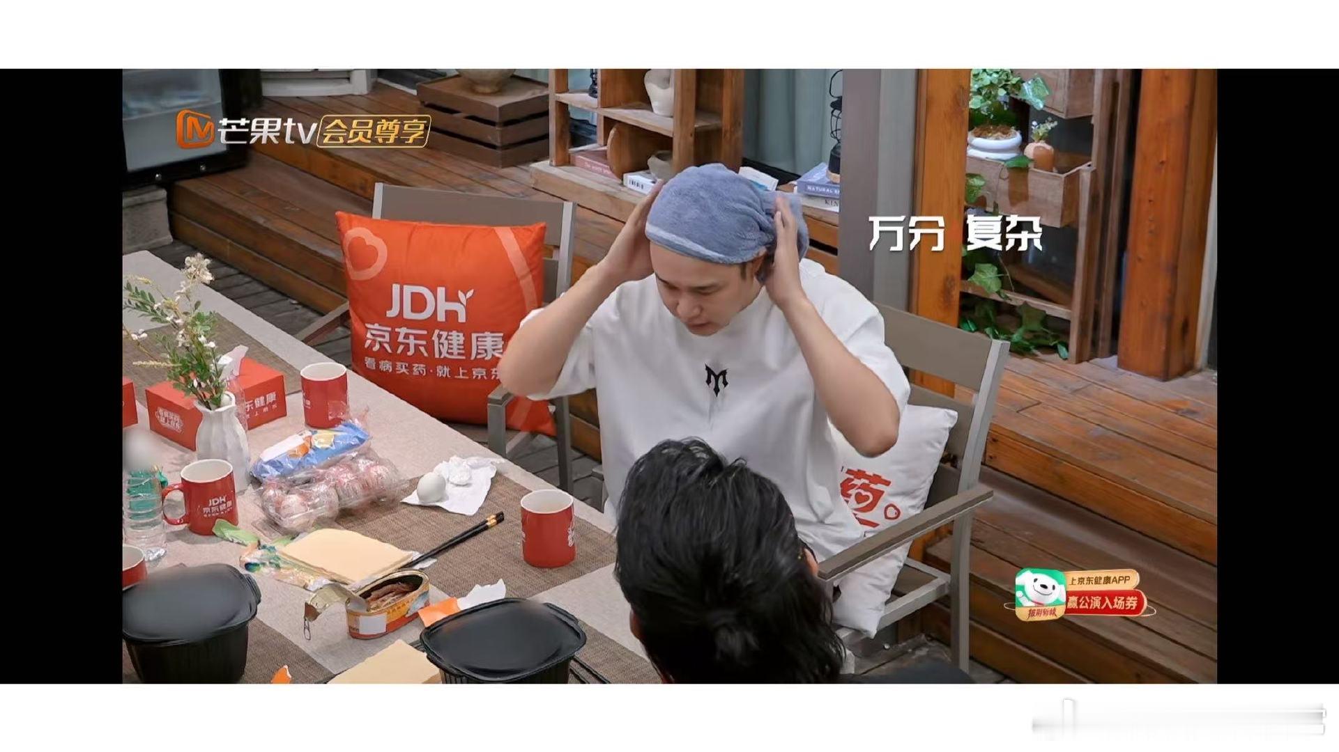 小沈阳曾因忘词被观众轰下台小沈阳用过往经历安慰陈若轩张睿 从被轰下台到《披荆斩棘