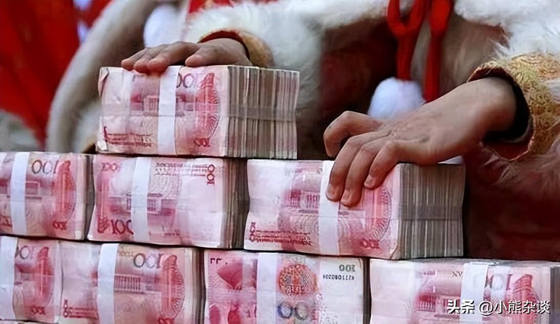 存钱是生存焦虑的连锁反应

中国人存钱不是天生节俭，而是被现实逼出来的生存策略。